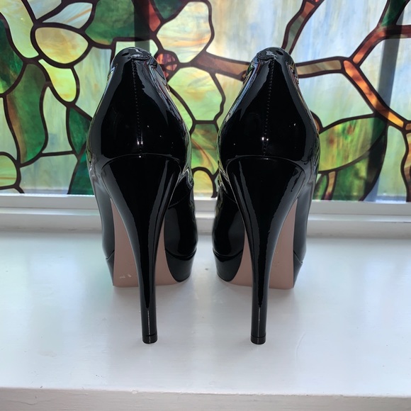 Authentic Gucci Patent Leather Heels - Picture 9 of 11